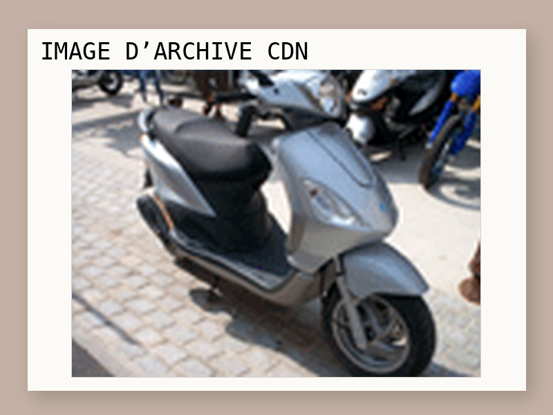 Un scooter Piaggio ET4 50cc gagné avec Zurban.