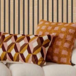 1 machine à pop-corn 1 fauteuil pouf 1 bouilloire SMEG 4 cartes cadeaux de 50€ valables exclusiveme…